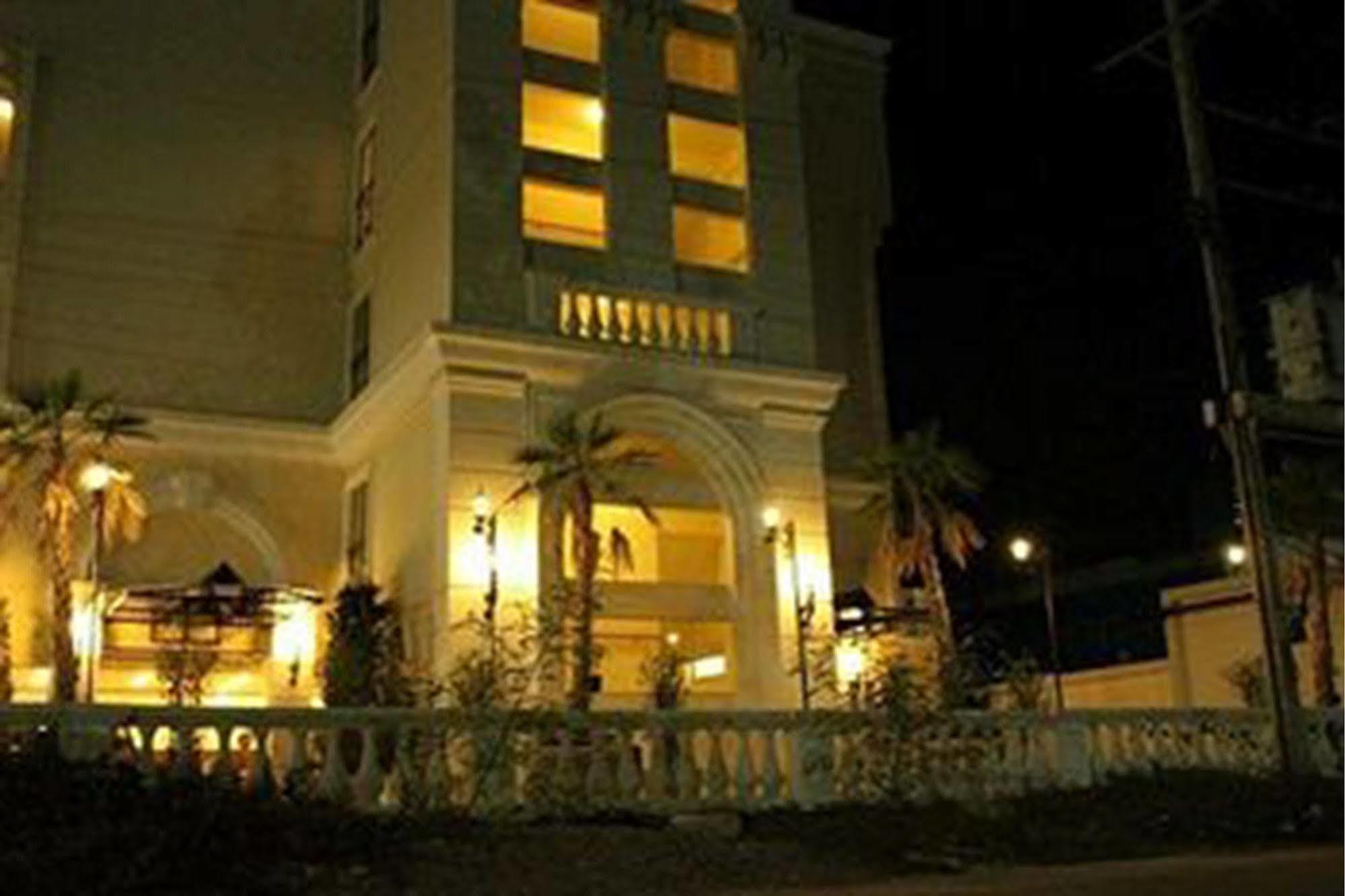 Rafael Hotel And Mansion Bangkok - Sha Extra Plus Certified Екстер'єр фото