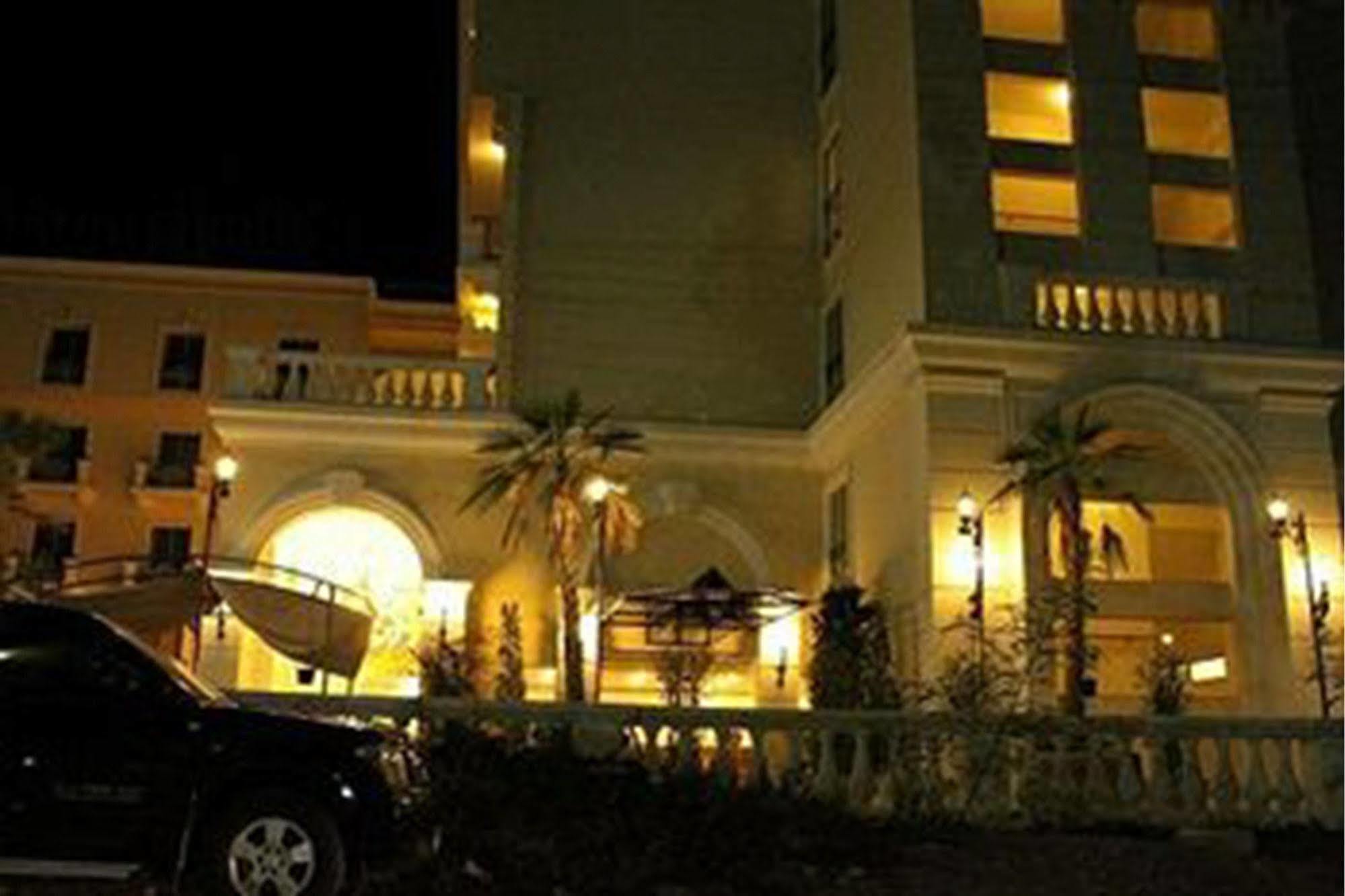 Rafael Hotel And Mansion Bangkok - Sha Extra Plus Certified Екстер'єр фото